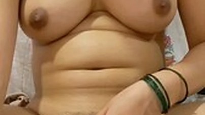 Married Bhabhi Showing Boobs And Fingering Pussy