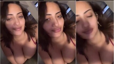 Beautiful Sexy Tanker Babe Showing Cleavage