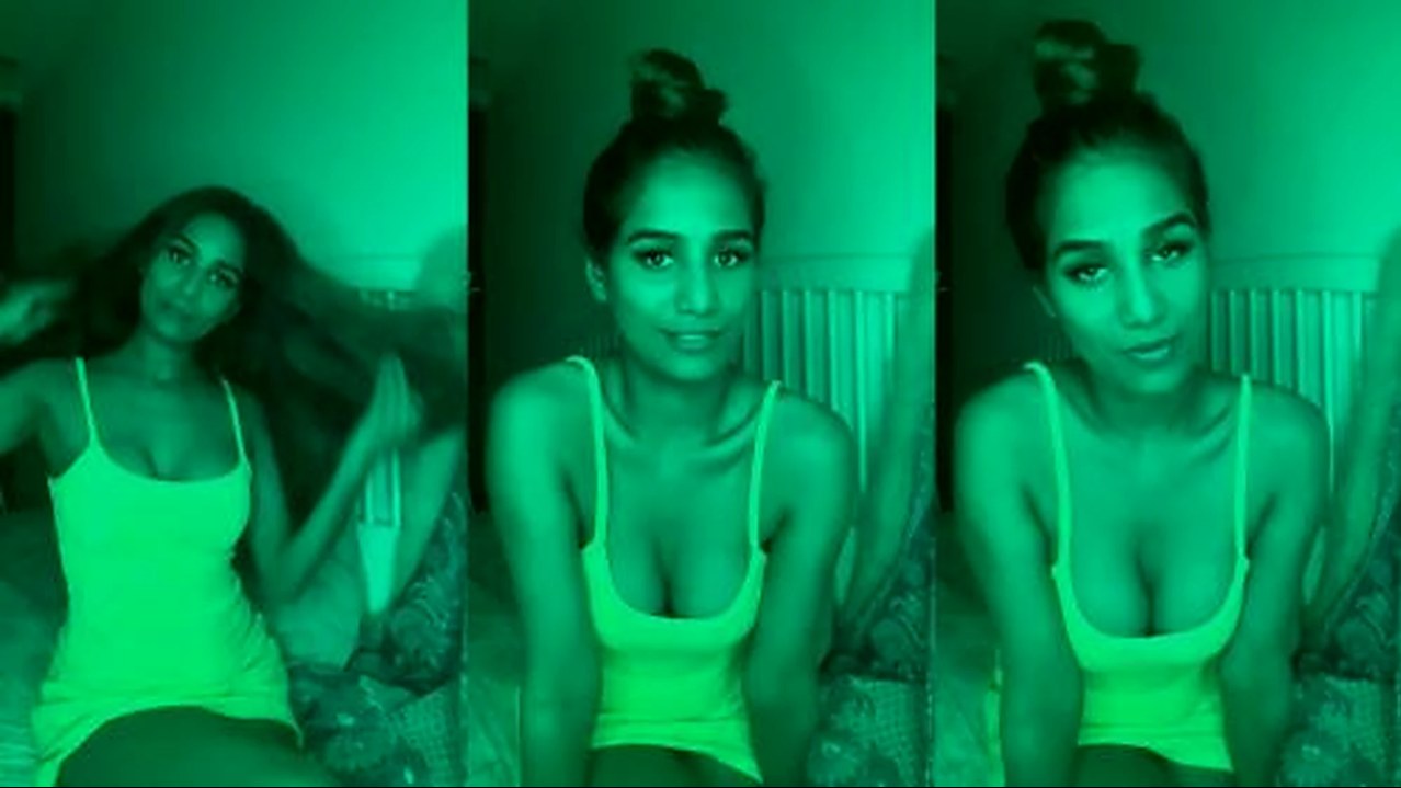 Poonam Pandey hot live chat tease and cleavage show