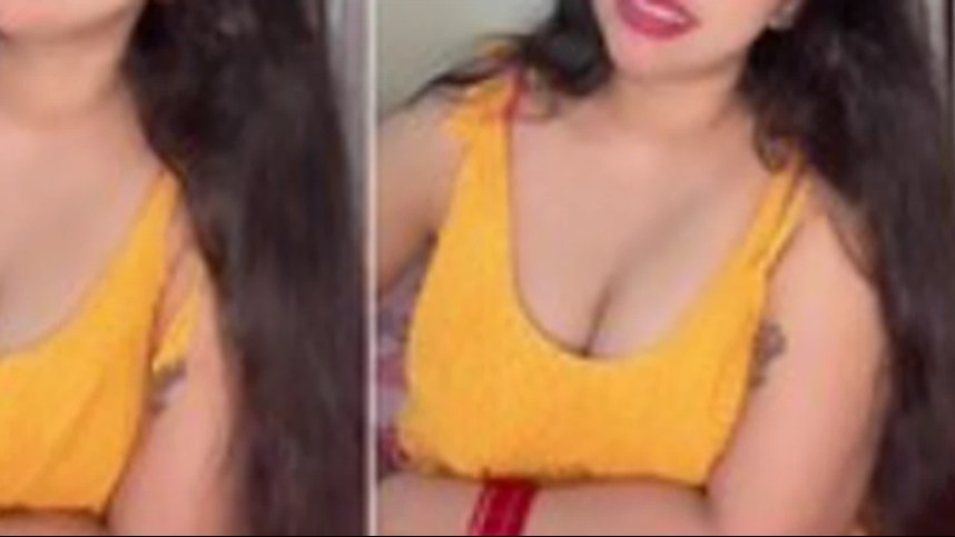 Insta fame Silpa Midhun shows cleavage on exclusive live chat