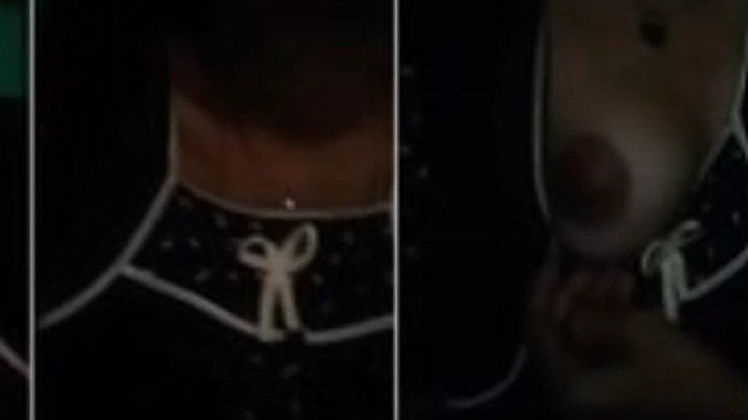 Telugu girl Ghithika pulls down her top and shows her boobs