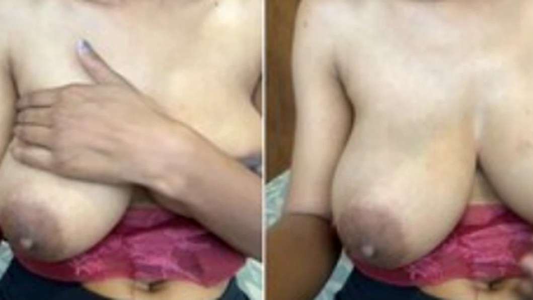 Punjabi girl Alina Kaur shows her boobs and fingers her pussy on Stripchat