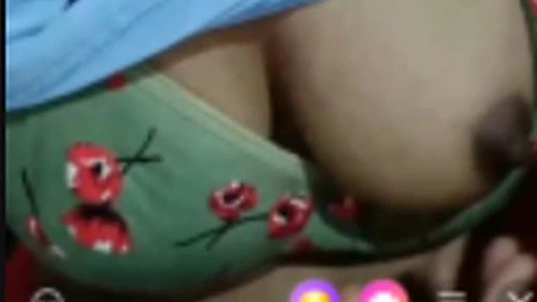 Kushi desi girl shows her boobs on video call