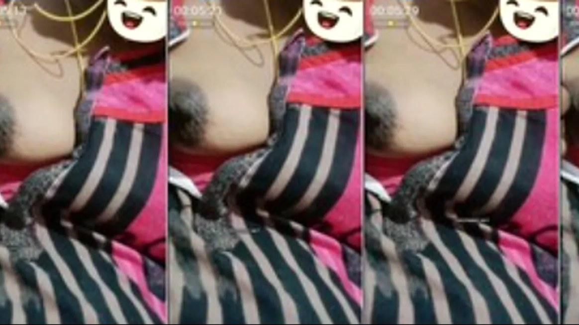 Mahe Queen pulls her blouse open and shows a tit on live