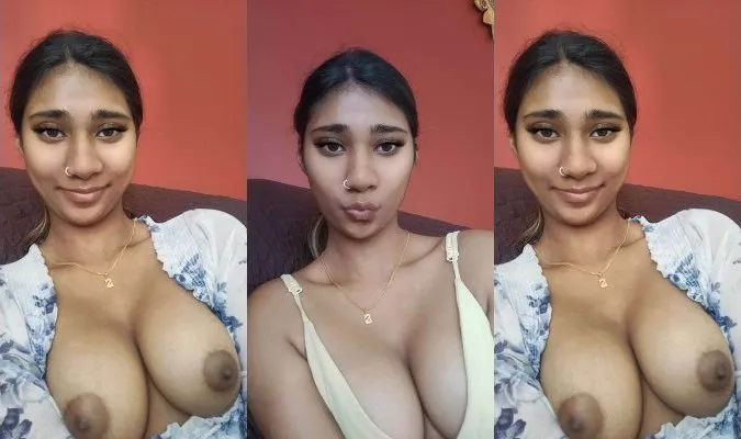 Indian babe selfies with big tits out
