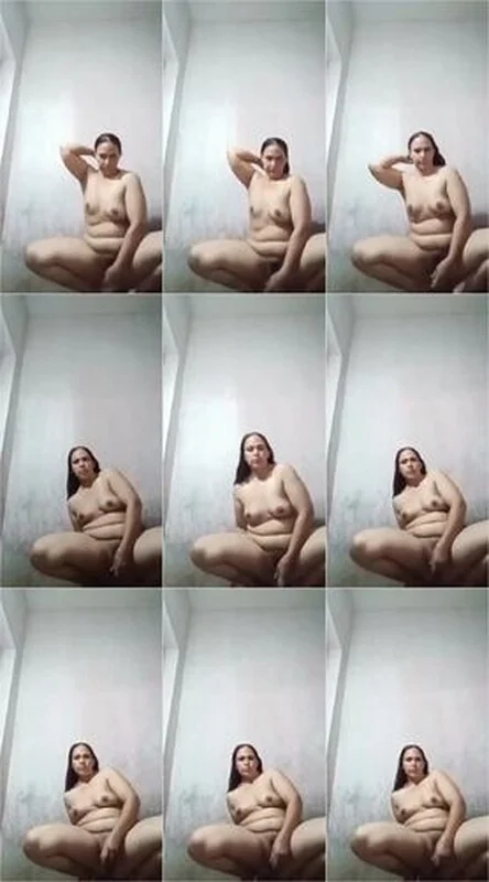 Desi lady nude masturbating with cucumber