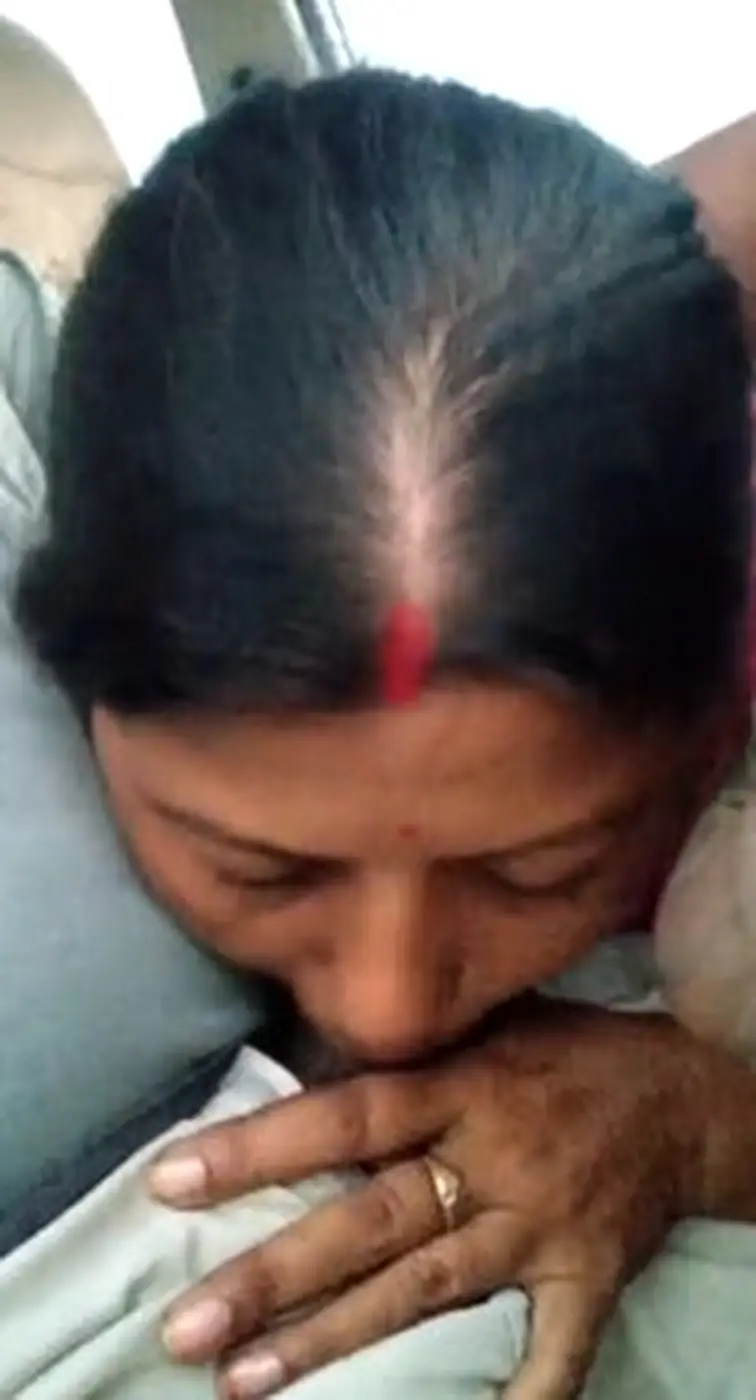 Bhabhi Cute Smile Sucking Dick In Moving Car