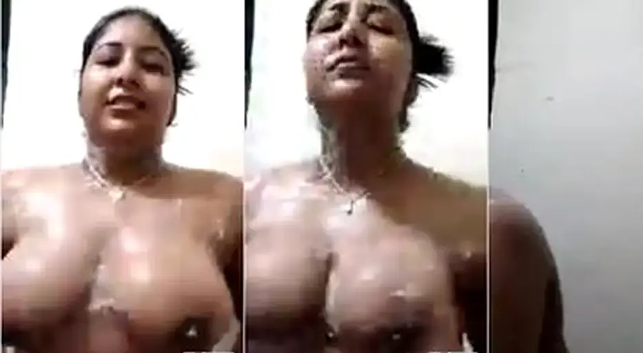 Cute Chubby GF Bathing Big Boobs Video Call